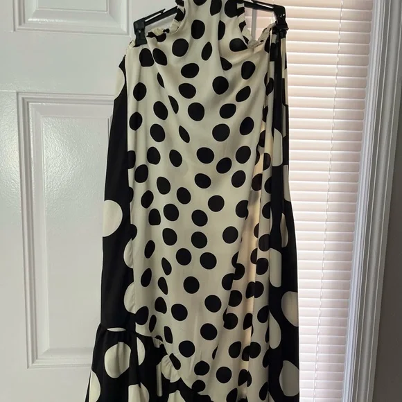 Gorgeous Polka Dots Halter Neck Dress - Picture 4 of 7